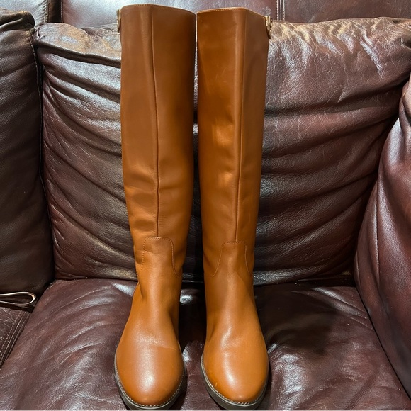 Tory Burch NWOBOX size 7 M - Picture 2 of 8